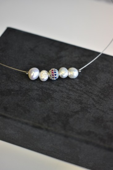 necklace_wire_pearls_and_zircon_ball1